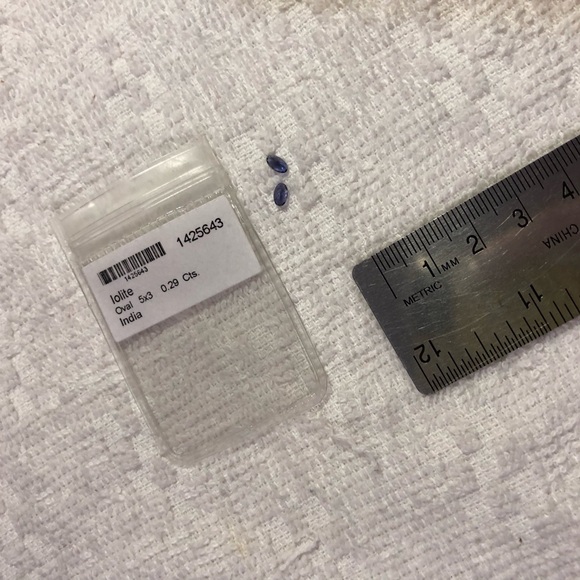 Iolite oval loose gemstones 5x3mm .29 carats - Picture 5 of 5